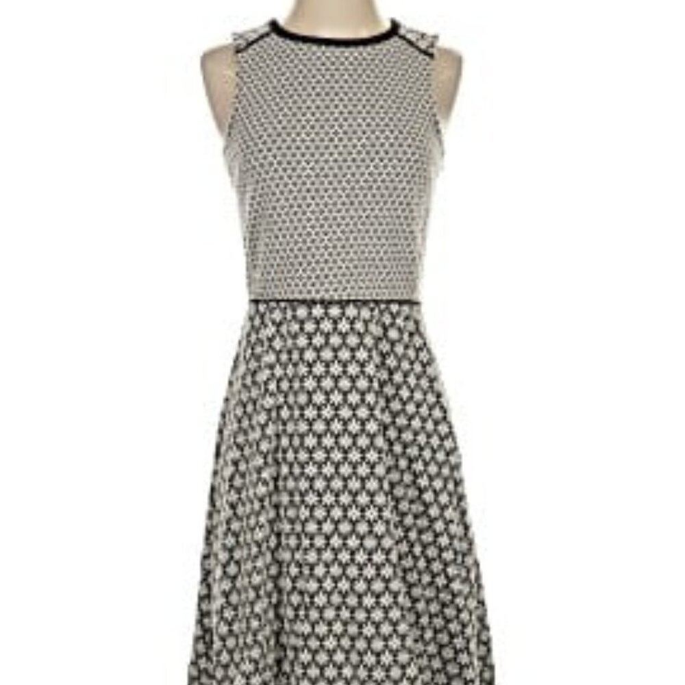 Knitted Black & White Dress‎